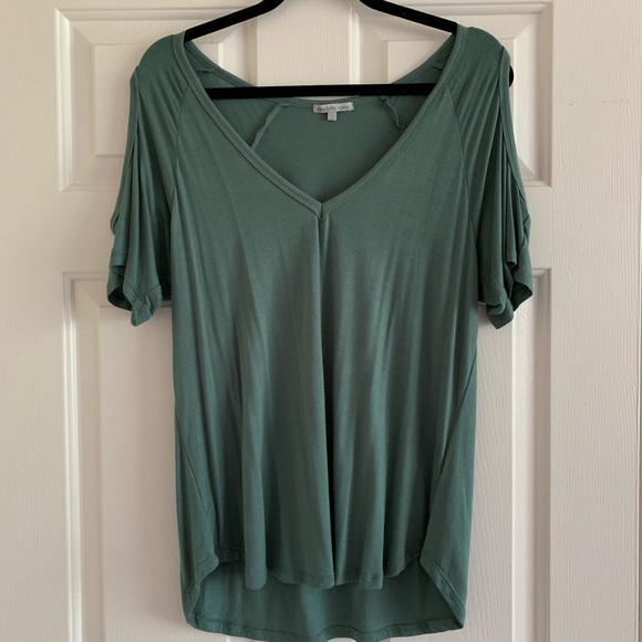 Charlotte Russe Tops - Cute cozy top